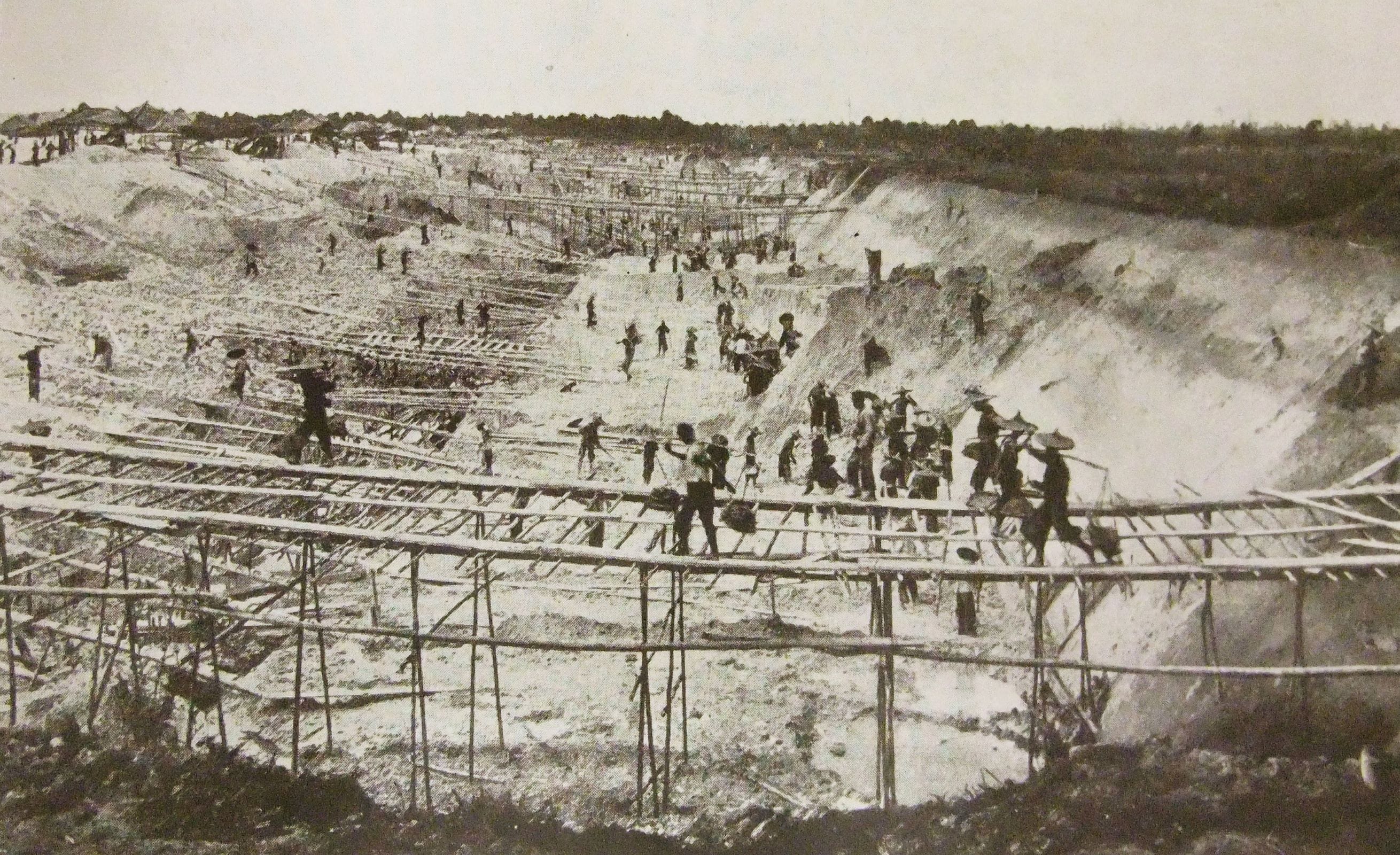 Chinese open-cast tin mine near Kamunting. An Illustrated Guide to the Federated Malay States, 1910, p. 42.
